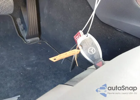 2013 Mercedes-Benz E 350 4Matic z USA, uszkodzony, nr VIN WDDHF8JBXDA670967